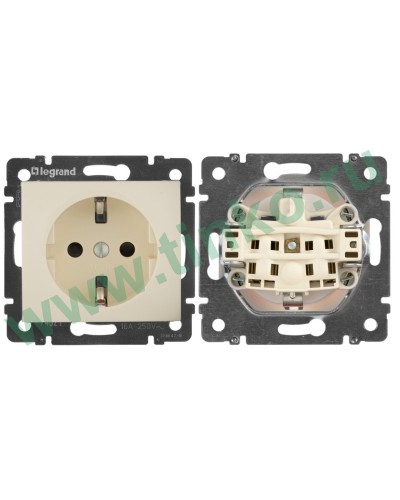 Розетка Valena 2К+3 с защитными шторками, на винтах 16А 250В, слоновая кость (774321). Розетка. LegranD в Барнауле